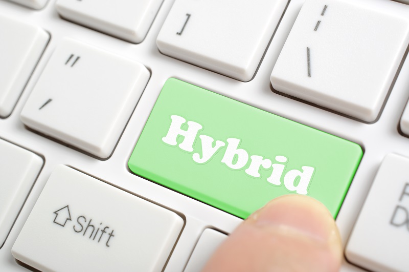 Eine Tastatur mit einer Taste, die mit der Bezeichnung 'Hybrid' beschriftet ist.
